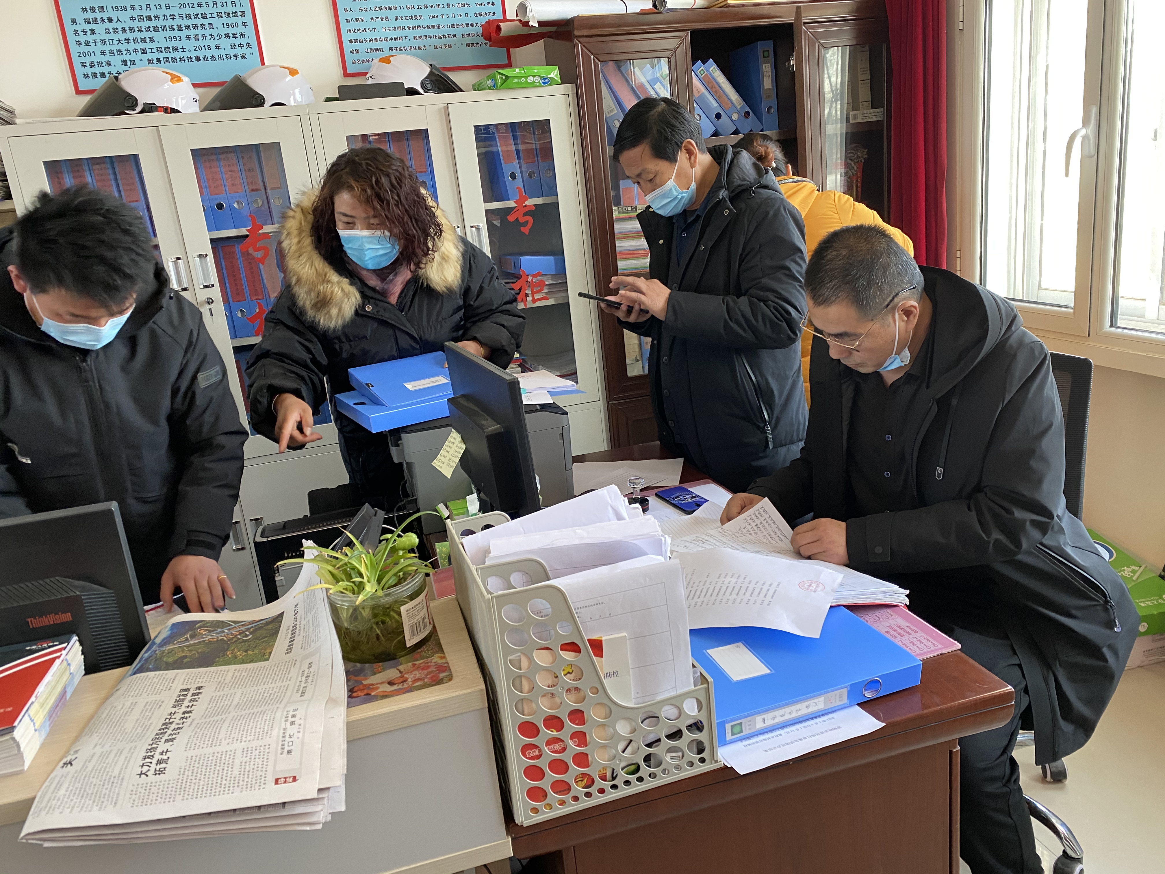 邵岗镇纪委在玉泉查看重点人群排查情况.jpg